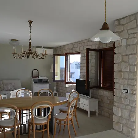 Salvia 4 Stars Apartman *